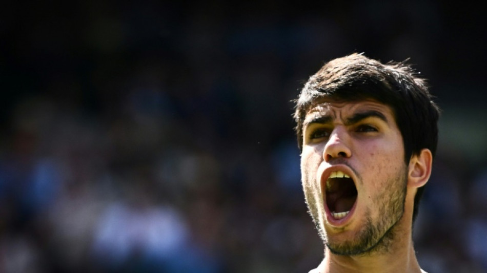 Alcaraz cruises into Wimbledon third round