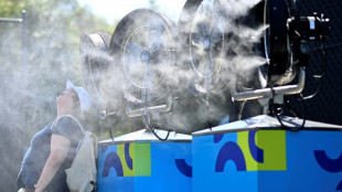 Play to resume at Australian Open after extreme heat break