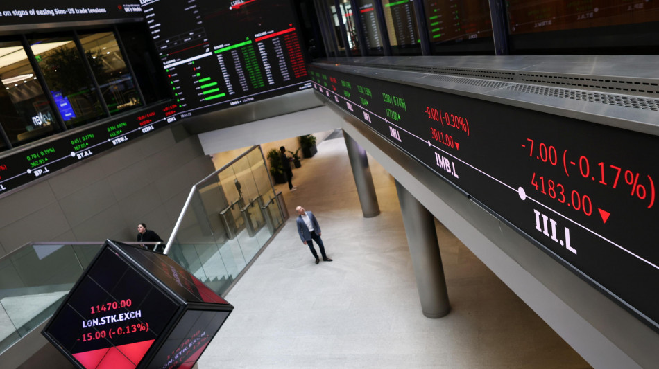 Borsa: Milano in calo con l'Europa, l'oro sale ancora