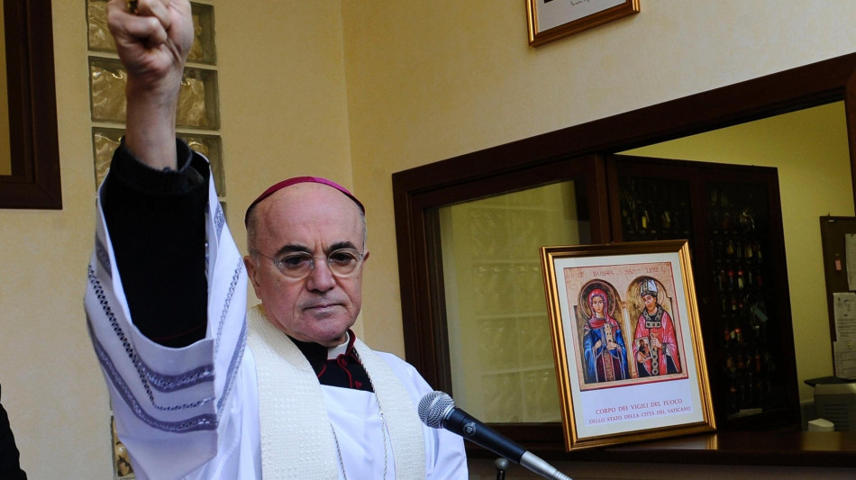 Il Vaticano ha scomunicato monsignor Vigan&ograve;