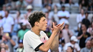 Shelton 'just hustling' on way to Australian Open quarter-finals