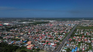 Petit pays aux grandes réserves de pétrole le Guyana veut échapper à la malédiction de l'or noir 
