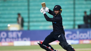 Conway hits hundred as New Zealand thump Pakistan to level series