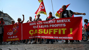 Retraites: l'Assemblée appelle à abroger la réforme, la CGT dans la rue