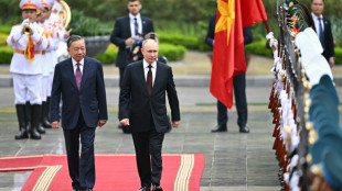 Putin visita o Vietn&atilde; depois de assinar acordo de defesa com a Coreia do Norte
