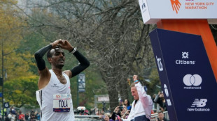 Tola powers to New York Marathon win, Obiri pips Gidey