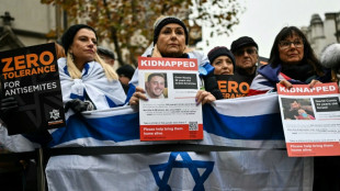 Tausende Menschen demonstrieren in London gegen Antisemitismus und f&uuml;r Israel