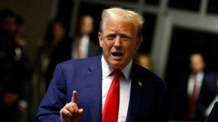 Juiz amea&ccedil;a Trump de pris&atilde;o se ele desobedecer ordens