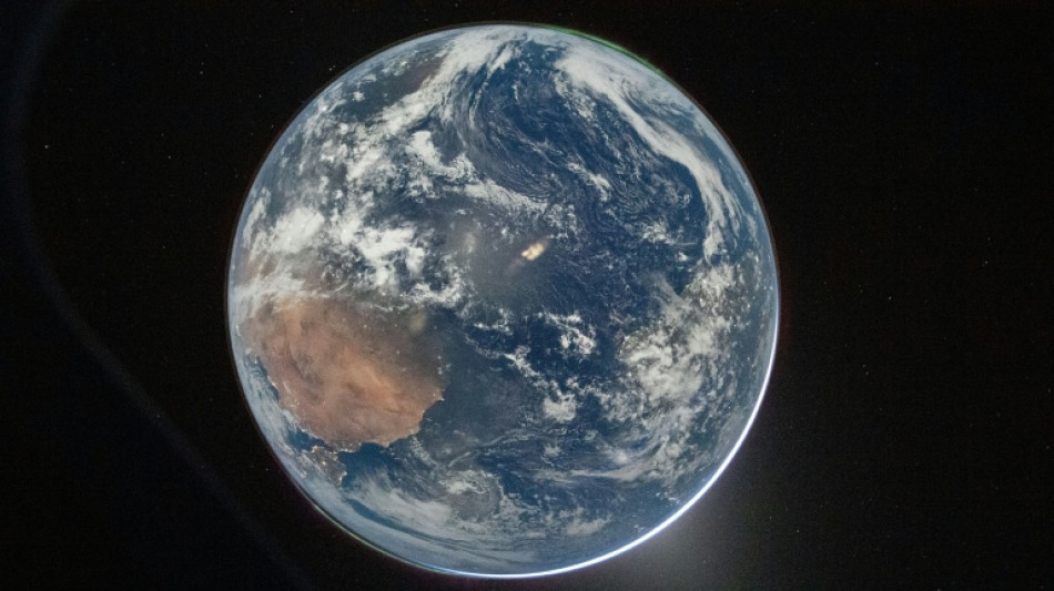 'Extraordinary' views of home as astronauts head towards Moon