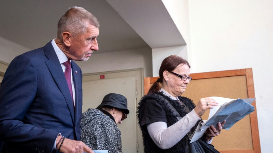 Cierran los colegios electorales checos en unos comicios marcados por el posible retorno del magnate Babis