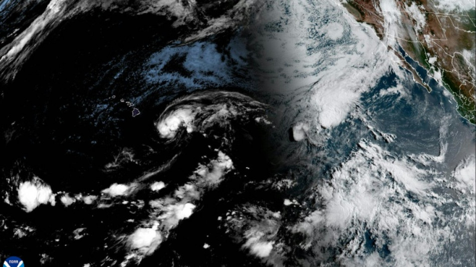 Hurac&aacute;n Lala roza la Isla Grande de Haw&aacute;i y trae lluvias intensas