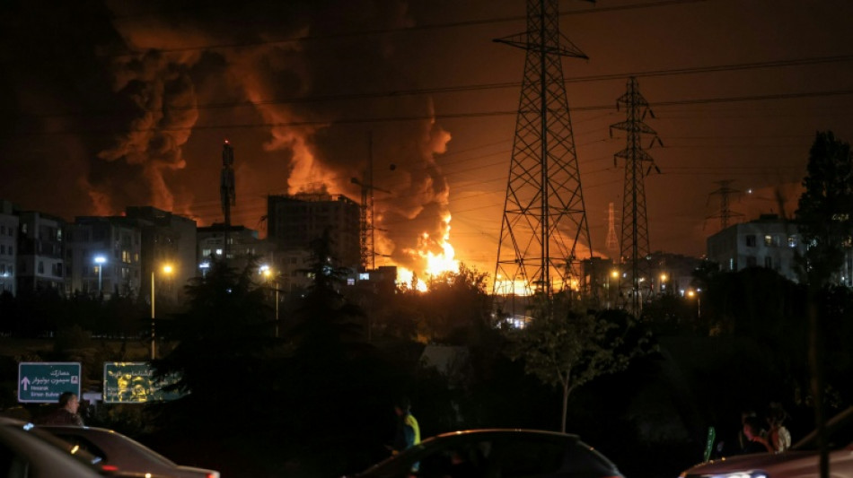 Nouvelles frappes israéliennes sur l'Iran qui riposte par des salves de missiles