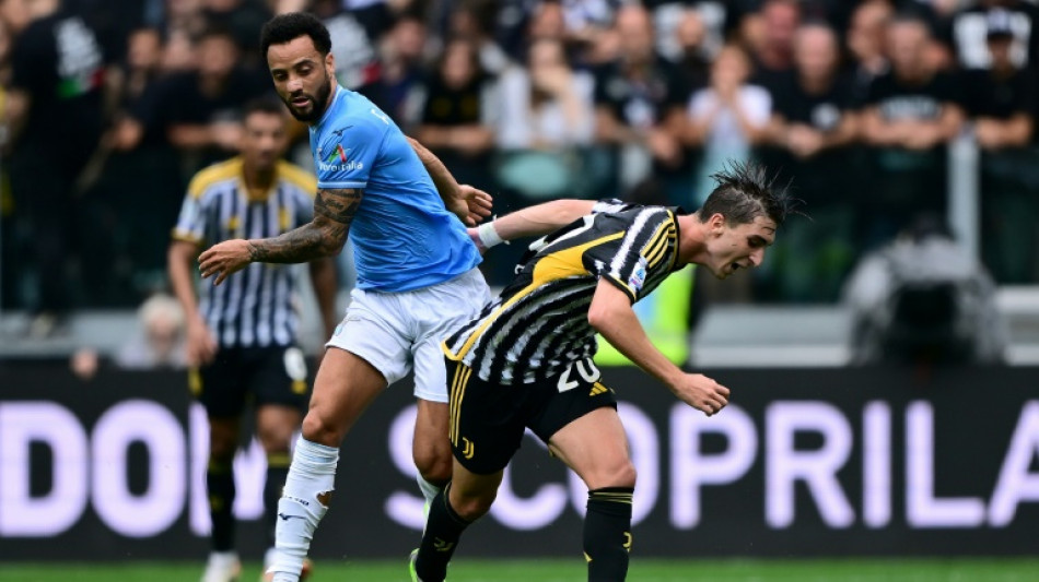 Juve squeeze past Fiorentina to keep pace with leaders Inter