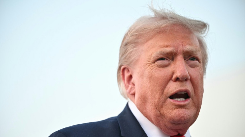 EUA imp&otilde;e tarifas adicionais de 50% a produtos do Canad&aacute;