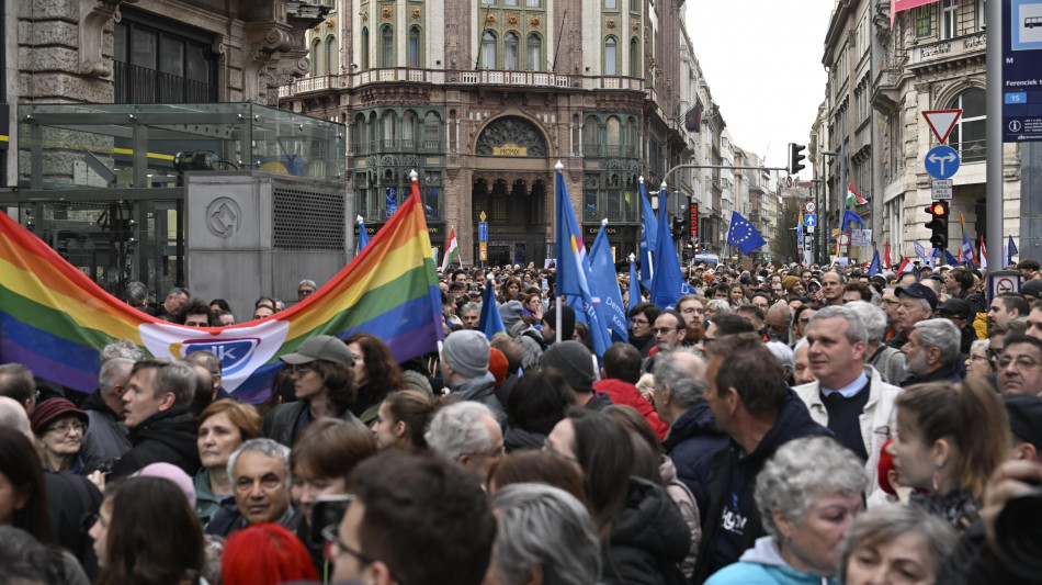 Ue, valuteremo mosse Budapest, sosteniamo comunità Lgbtq+
