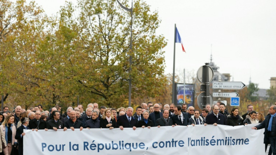 Gro&szlig;er Marsch gegen Antisemitismus in Paris gestartet
