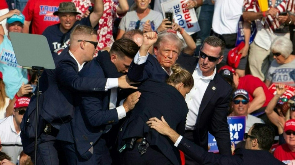 Trump &eacute; retirado de com&iacute;cio na Pensilv&acirc;nia ap&oacute;s disparos