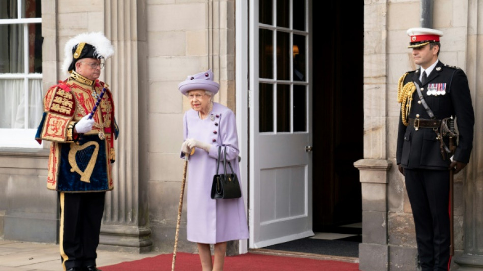 Isabel II aparece por segunda vez en dos d&iacute;as en p&uacute;blico en  Escocia 