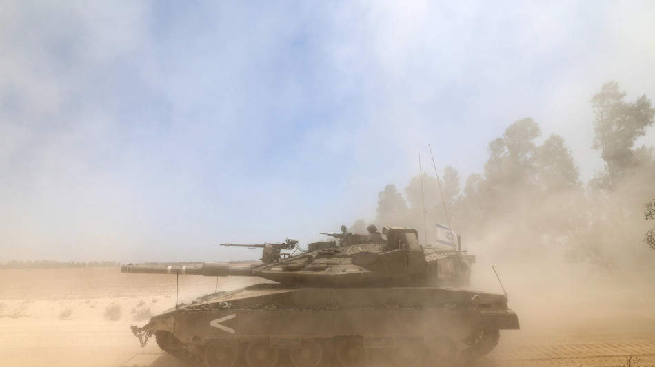 Carri armati israeliani entrano a Deir al-Balah, tre morti