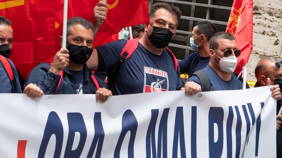 Sindacati a palazzo Chigi su ex Ilva nonostante rinvio