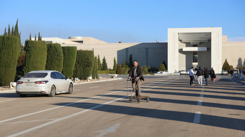 Idf, colpita l'area del palazzo presidenziale siriano