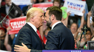 'Levei um tiro pela democracia', diz Trump em com&iacute;cio ao retomar campanha