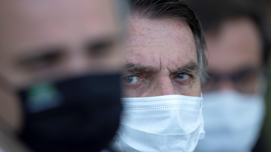 Certificato Covid di Bolsonaro falso, chiesta l'archiviazione