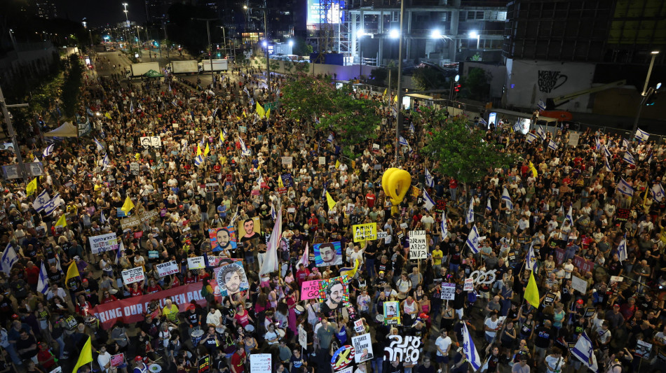 In centinaia alla veglia a Tel Aviv per i bambini morti a Gaza