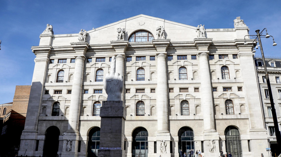 Borsa: Milano svetta in Europa con le banche, Intesa +4%