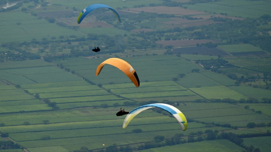 61-jähriger Gleitschirmpilot stürzt in Bayern aus 15 Meter Höhe in den Tod