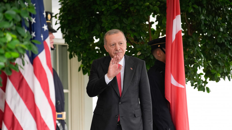 Erdogan, Israele ora interrompa 'immediatamente' gli attacchi