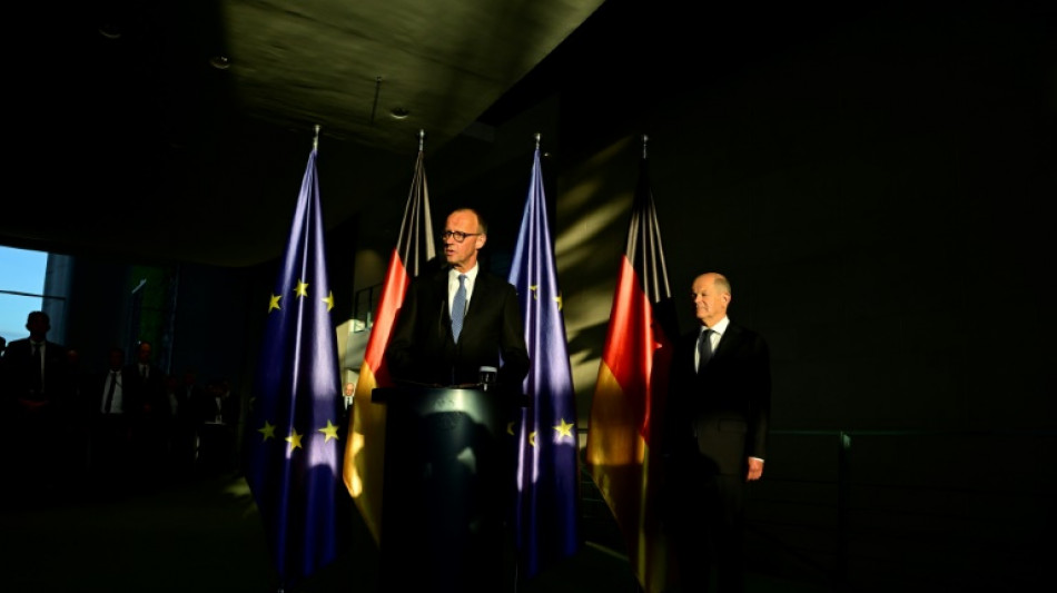 Merz se rend en chancelier allemand fragilisé à Paris, puis Varsovie