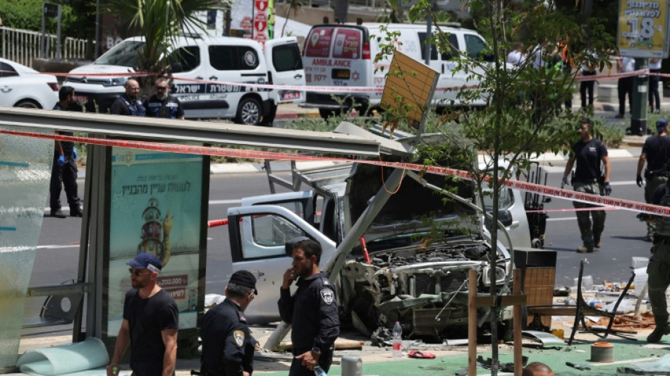 Sieben Verletzte bei mutma&szlig;lichem Anschlag mit Auto und Stichwaffe in Tel Aviv