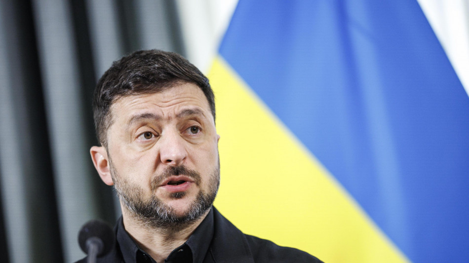 Zelensky, 'i piani di pace saranno presentati a giorni alla Russia'
