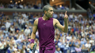 Alcaraz avança à 3ª rodada do US Open e pressiona Sinner
