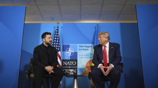 Ft, Zelensky parlerà domani con Trump