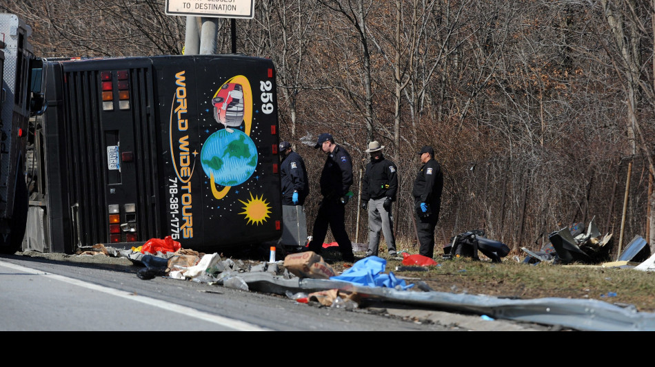 Incidente bus turisti a New York, le 5 vittime erano adulti