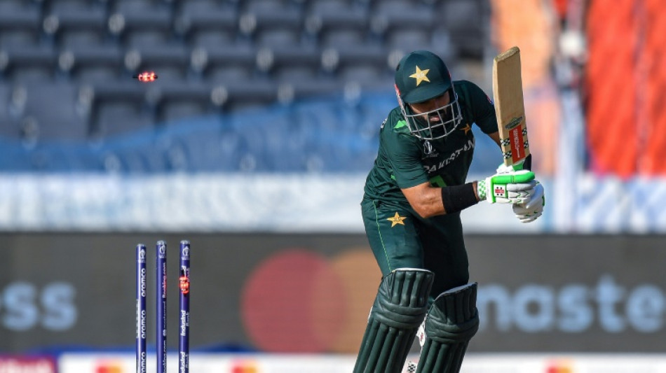 Four-wicket De Leede helps Dutch bowl out Pakistan for 286