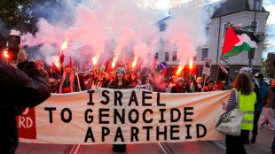 Centenas de manifestantes pró-palestinos protestam antes da partida entre Noruega e Israel