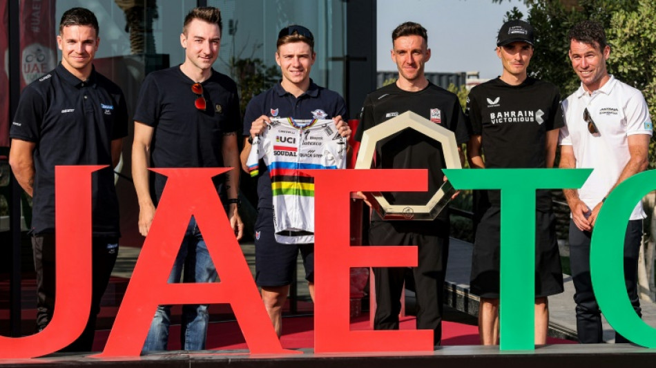 Groenewegen wins mass sprint extravaganza at UAE Tour