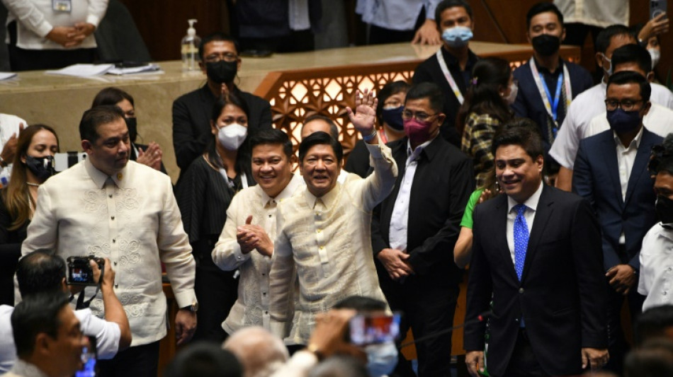 Philippines: le nouveau président Ferdinand Marcos Jr prête serment
