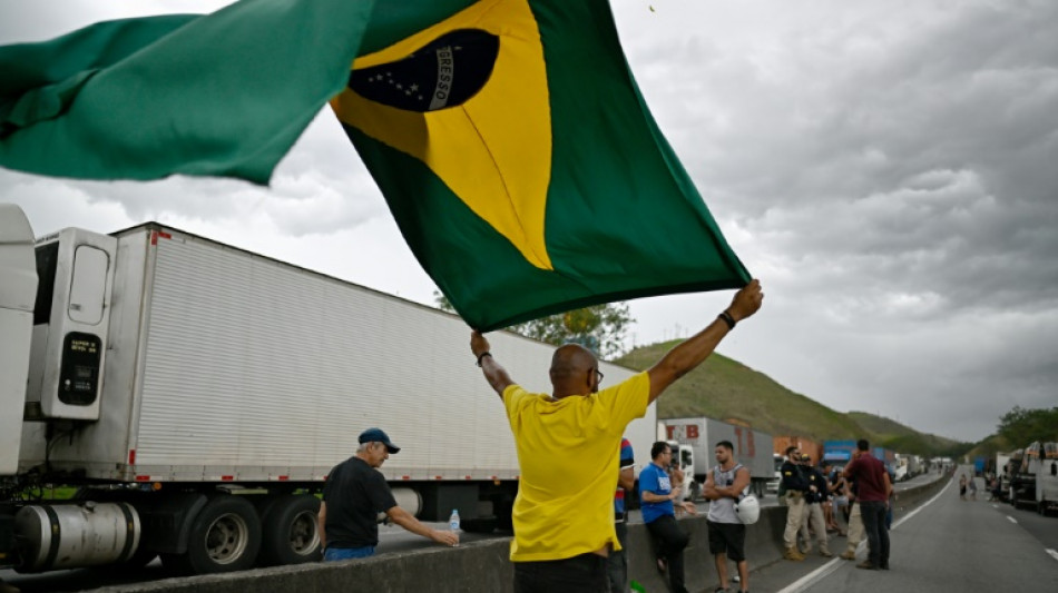 Manifestantes bloquean carreteras en Brasil por segundo d&iacute;a tras derrota de Bolsonaro