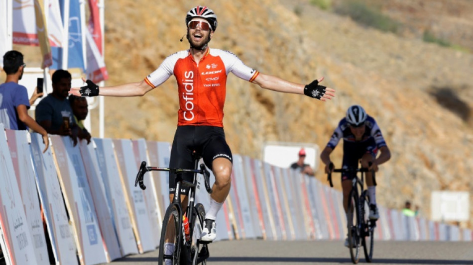 Herrada leads Tour of Oman after second stage win