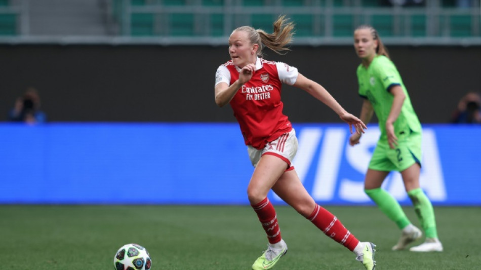 Maanum signs new contract with Arsenal women
