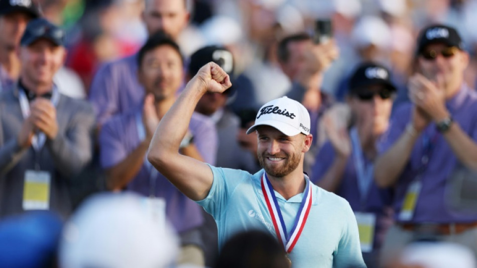 Clark holds off McIlroy to capture maiden major at US Open