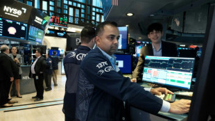 Wall Street ouvre en ordre dispers&eacute;, sans conviction &agrave; l'or&eacute;e d'une semaine charni&egrave;re