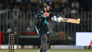 Chapman leads New Zealand to shock win over Pakistan in third T20