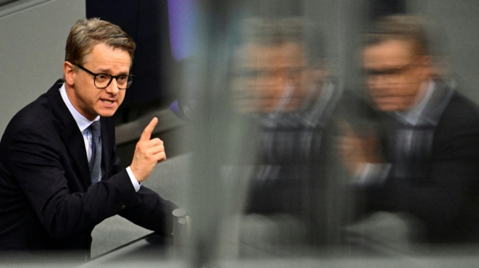 Linnemann offen f&uuml;r Altersbeschr&auml;nkung bei Social-Media