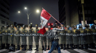 Perù: manifestazione di protesta a Lima, 75 feriti