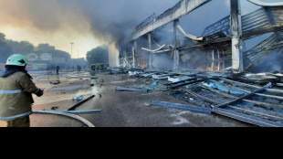 Al menos 10 muertos y m&aacute;s de 40 heridos en un ataque con misil en un centro comercial de Ucrania